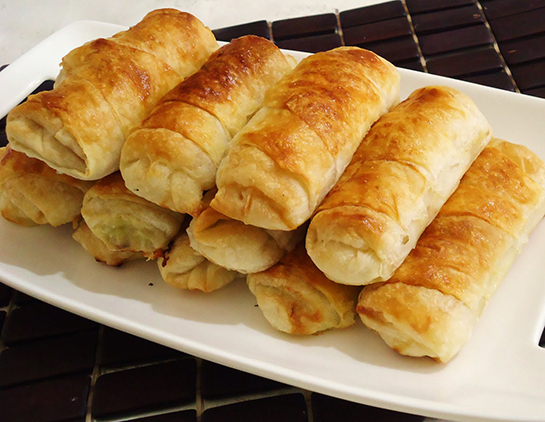 Yufkalı Pırasa Böreği Tarifi ve Malzemeleri